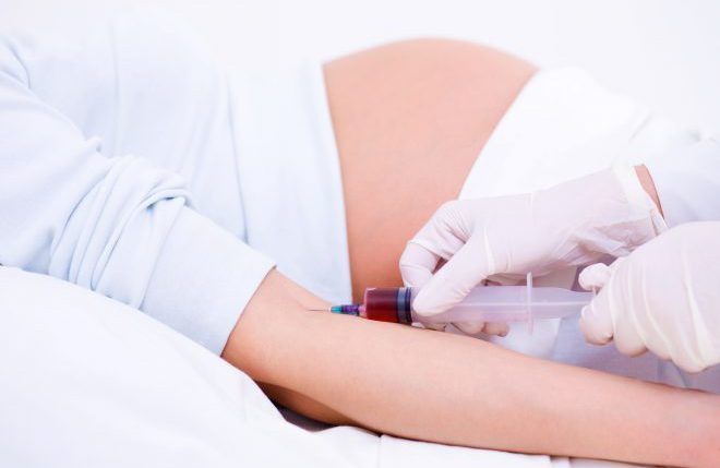 Анализы на гормоны назначают беременным женщинам